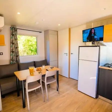 Camping Avec Clim - 6 Pers. - Api-1-52-2757